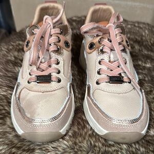 Carmela Z.Piel Nude, Cream Bronze Sneakers sz 8/38